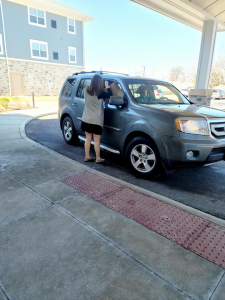 car dropping off food